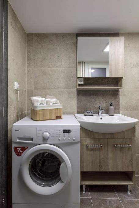 Urban Breeze Apartment